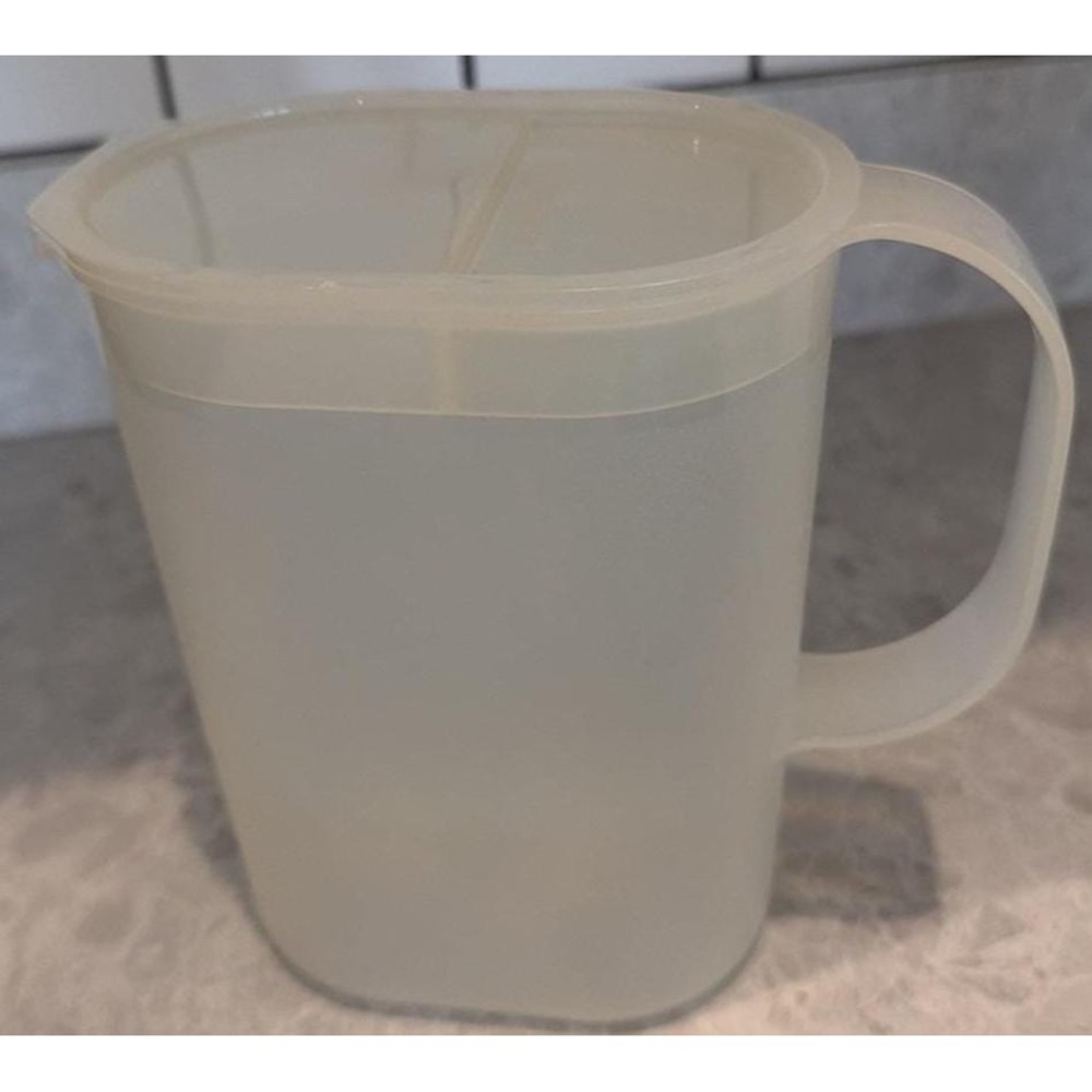 Tupperware Vintage 1 Quart Pitcher